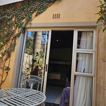 Old Vic Travellers Inn Nelspruit Mbombela Екстериор снимка