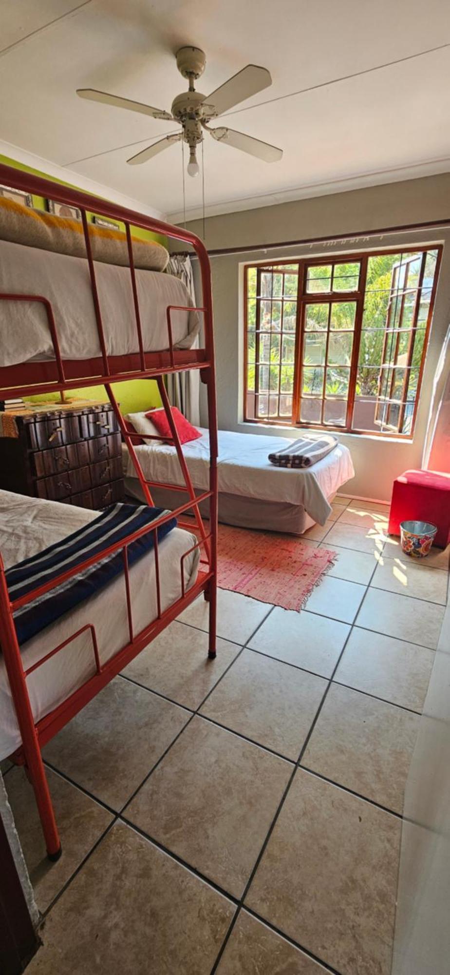Old Vic Travellers Inn Nelspruit Mbombela Екстериор снимка