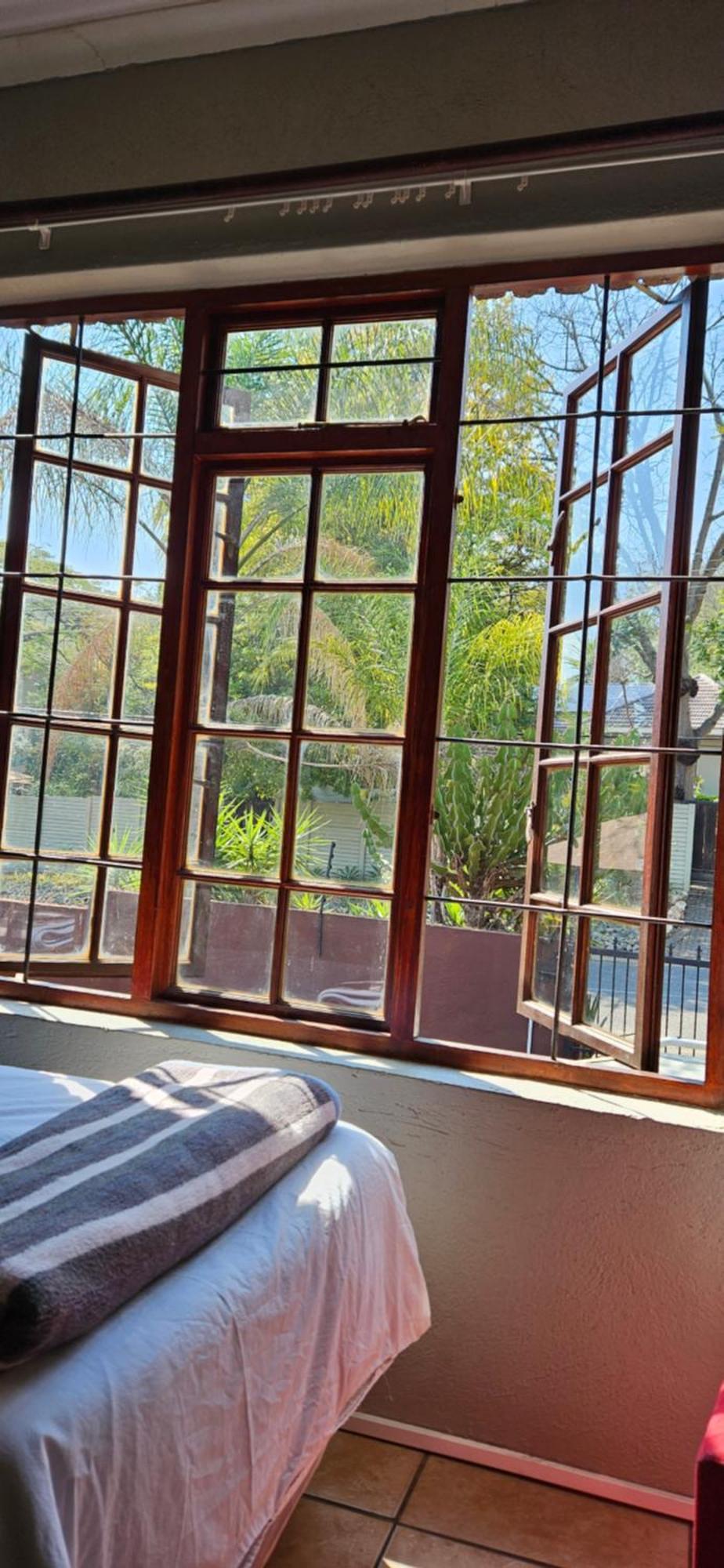 Old Vic Travellers Inn Nelspruit Mbombela Екстериор снимка