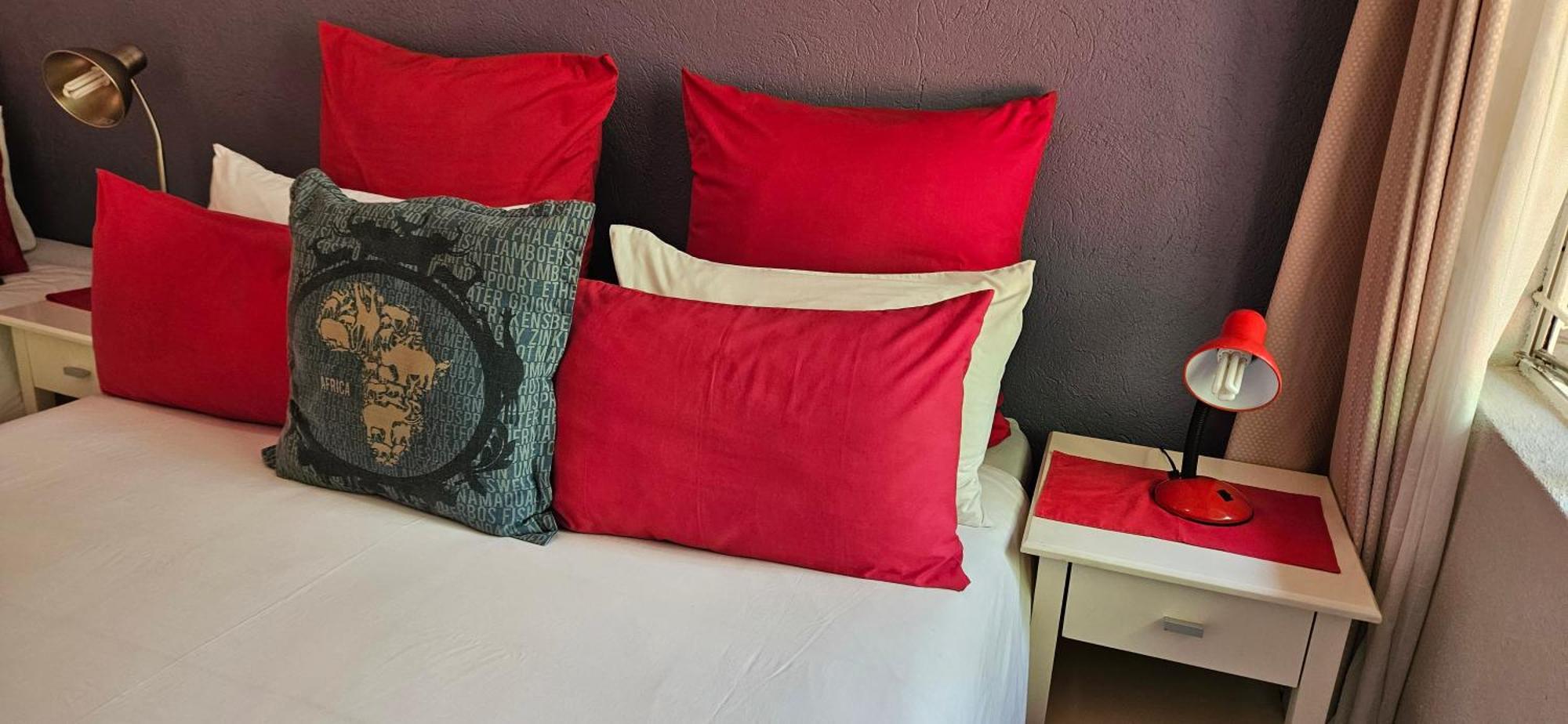 Old Vic Travellers Inn Nelspruit Mbombela Екстериор снимка