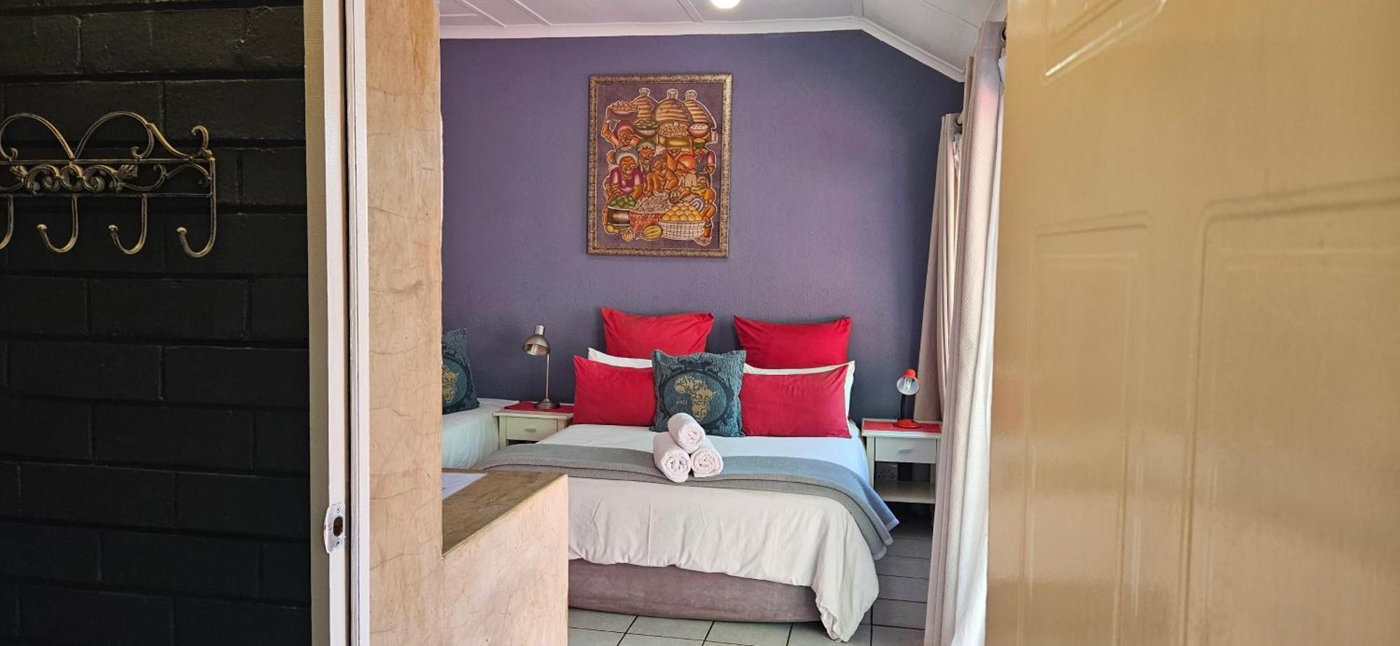 Old Vic Travellers Inn Nelspruit Mbombela Екстериор снимка