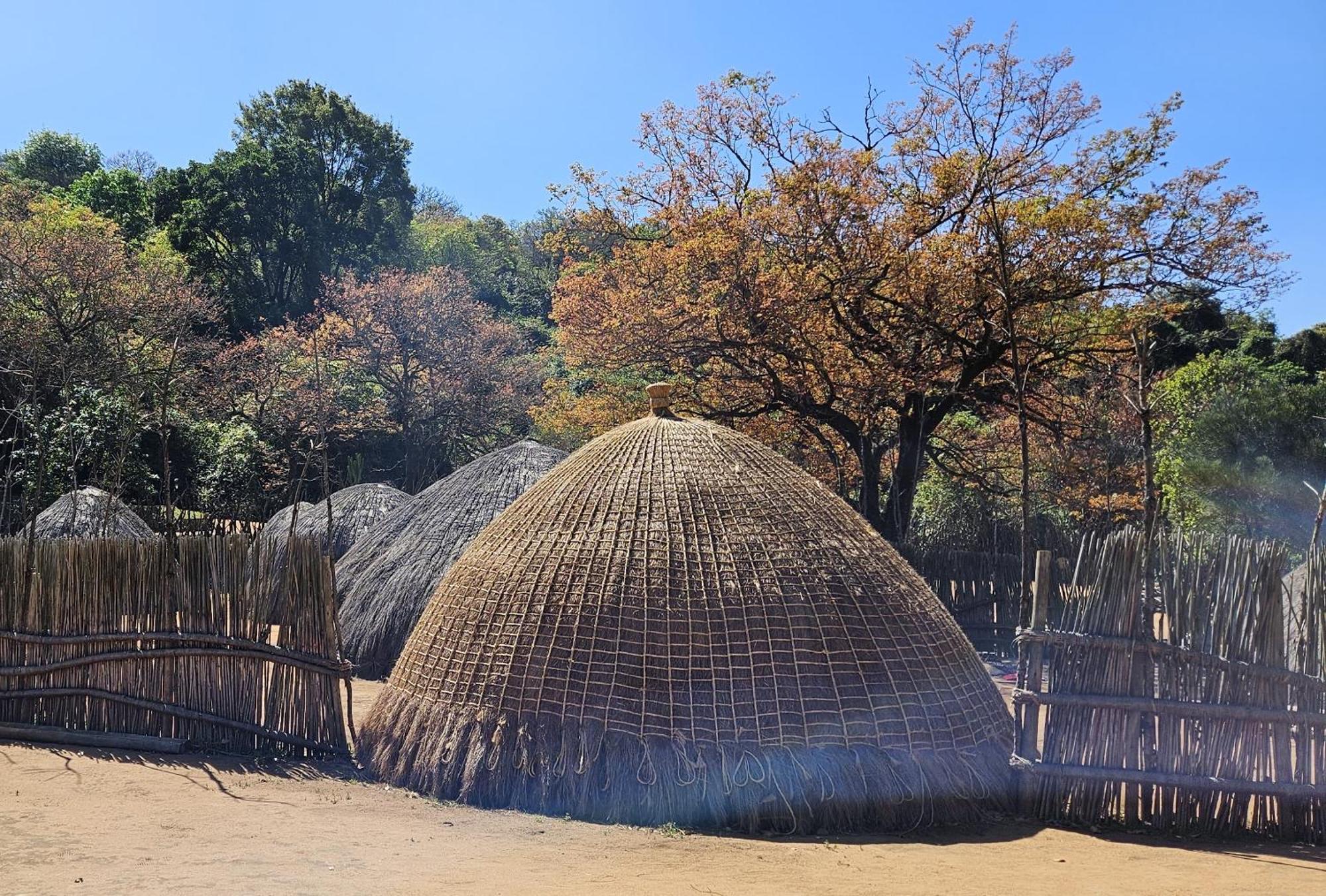 Old Vic Travellers Inn Nelspruit Mbombela Екстериор снимка
