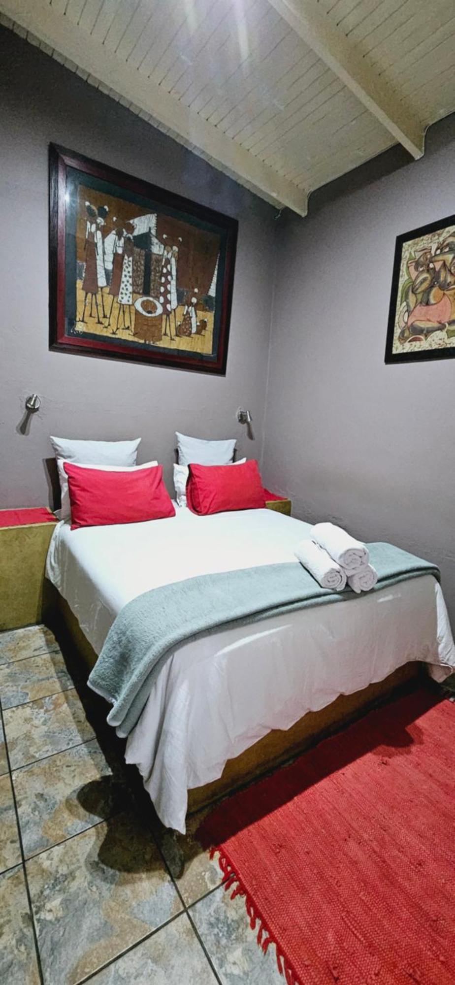Old Vic Travellers Inn Nelspruit Mbombela Екстериор снимка