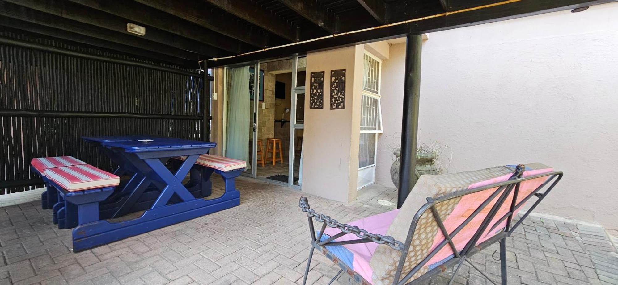 Old Vic Travellers Inn Nelspruit Mbombela Екстериор снимка