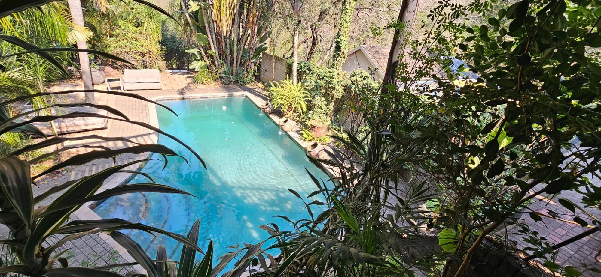 Old Vic Travellers Inn Nelspruit Mbombela Екстериор снимка
