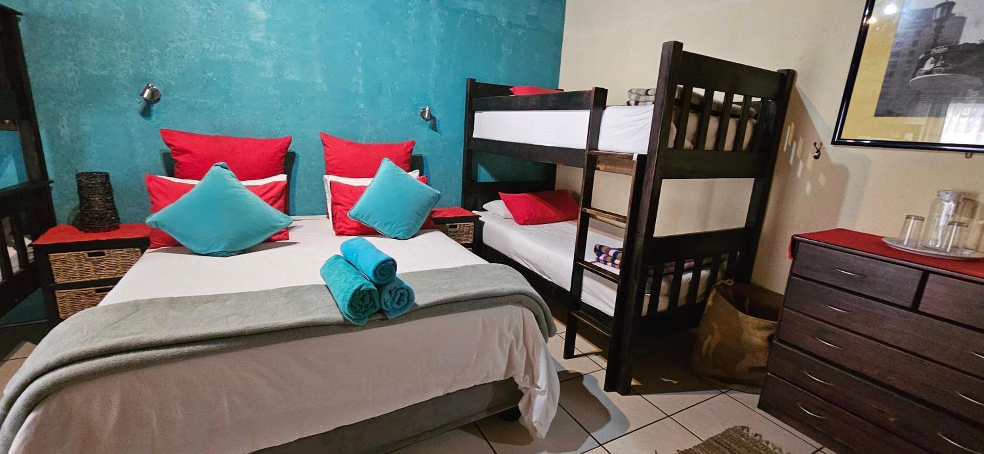 Old Vic Travellers Inn Nelspruit Mbombela Екстериор снимка