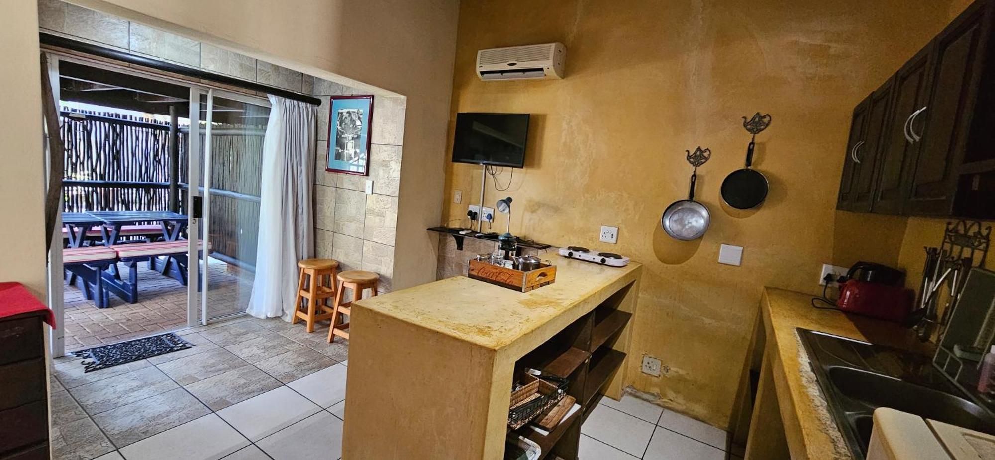 Old Vic Travellers Inn Nelspruit Mbombela Екстериор снимка