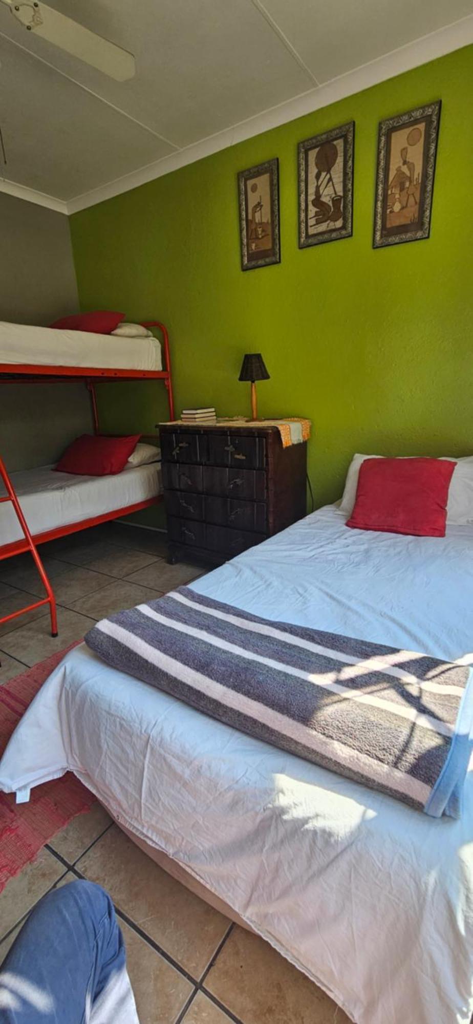 Old Vic Travellers Inn Nelspruit Mbombela Екстериор снимка