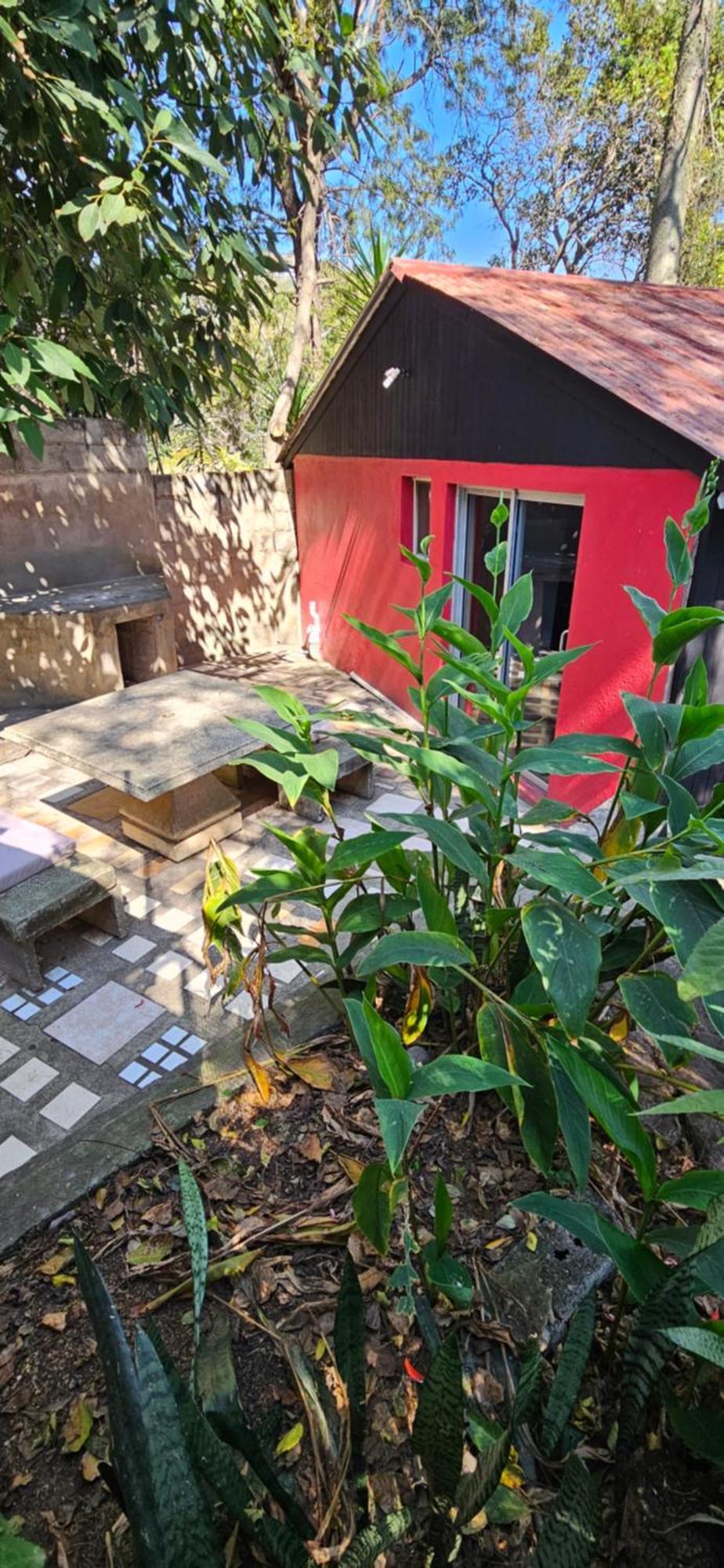 Old Vic Travellers Inn Nelspruit Mbombela Екстериор снимка