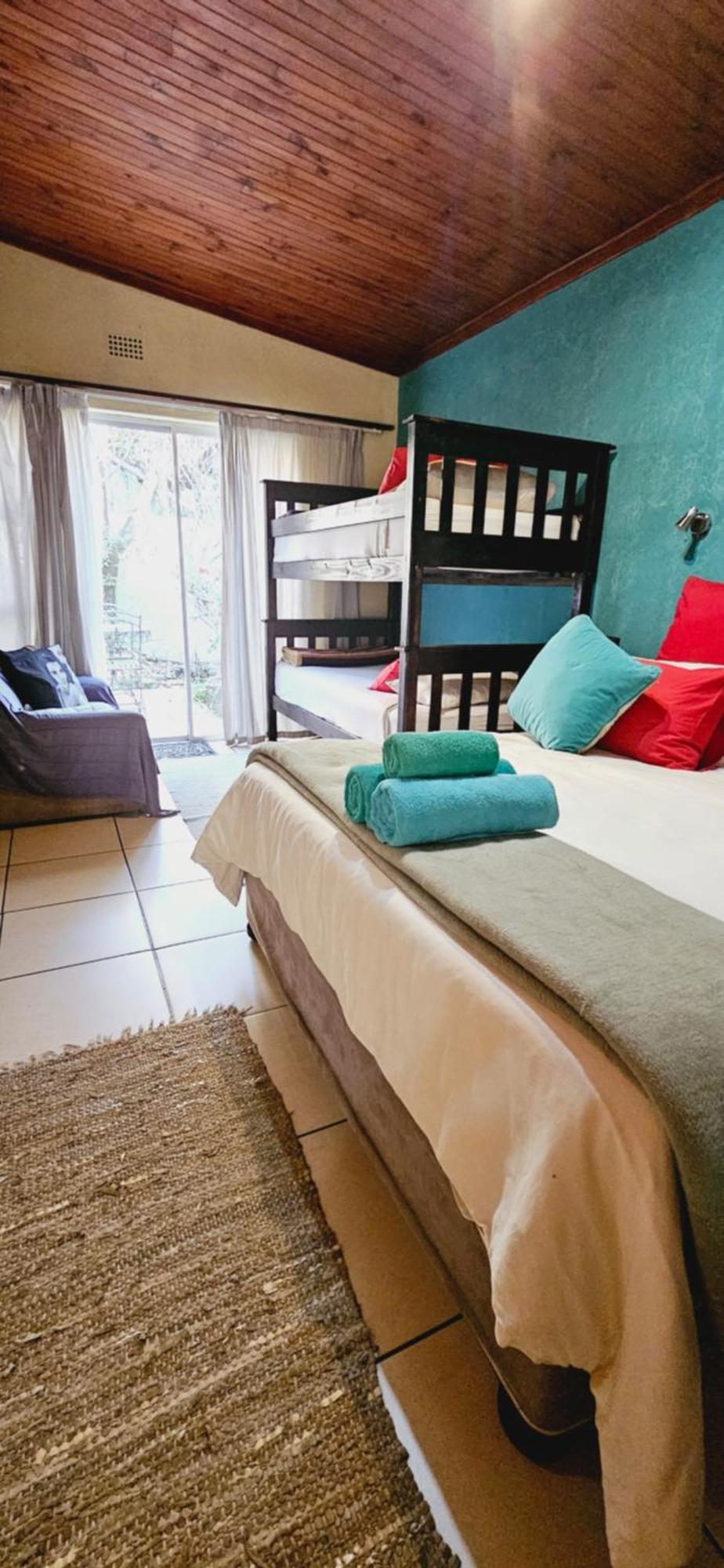 Old Vic Travellers Inn Nelspruit Mbombela Екстериор снимка